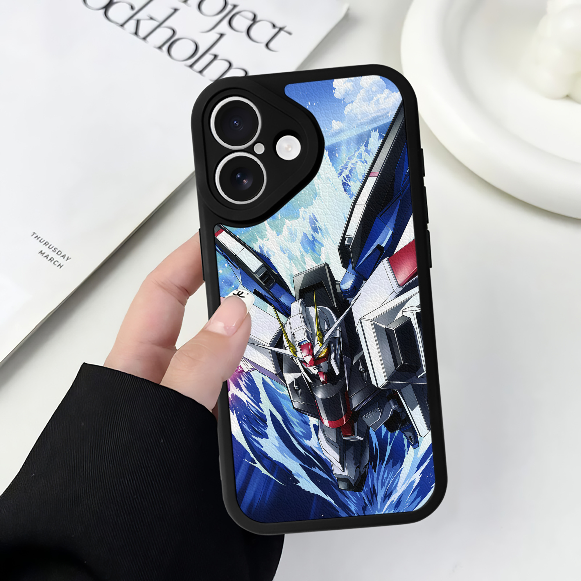 （画像用） 機動戦士ガンダム Mobile Suit Gundam 【iPhone 16シリーズ対応】シリコンスマホケース（レザー調） 材質：シリコン